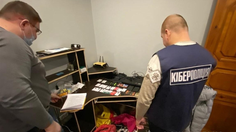 На Херсонщині шахраї «заробили» ще 200 тисяч гривень під час домашнього арешту