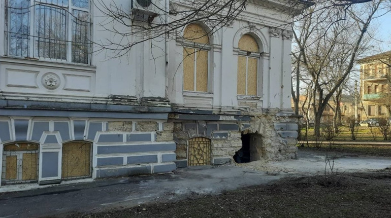 Росіяни обстріляли історичний центр Херсона: фото наслідків