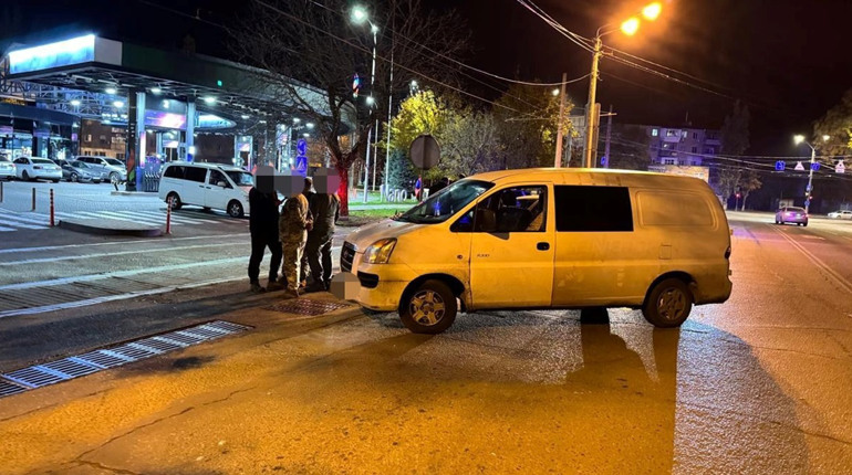 П'яний поліцейський погрожував зброєю співробітникам ТЦК та розбив їхнє авто в Одесі: ДБР відкрило п