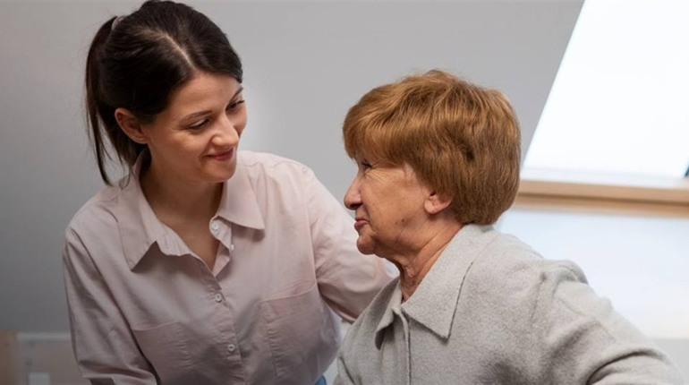 З 1 січня 2026 року посадові оклади соціальних працівників зростуть майже в 2,5 рази