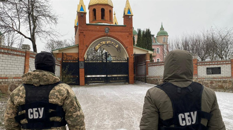 В Умані СБУ проводить обшуки в єпархії УПЦ МП, а депутати проголосували за заборону її діяльності