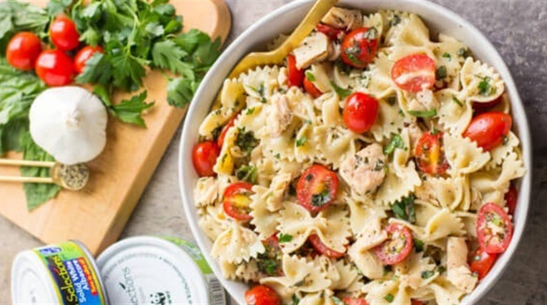 Рецепт дня: макарони з тунцем і помідорами