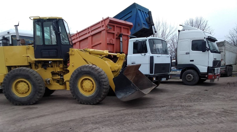 Якщо потрібні будівельні матеріали та чорнозем чи позбутися сміття: куди звертатися