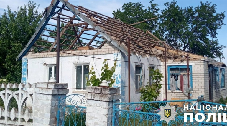 Армія рф атакувала Херсонську область з РСЗВ, мінометів, артилерії, БпЛА та завдала ракетного удару
