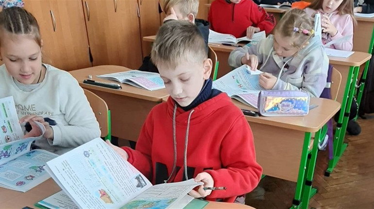 З 1 листопада до школи ходитимуть лише учні початкових класів. Дитячі садки також працюватимуть
