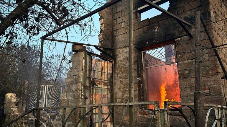 На Одещині через займання сухої трави горіли 15 дачних будинків, житлові споруди: постраждала жінка