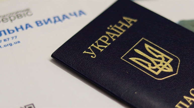 Як внутрішньо переміщеним особам відновити втрачені документи: розповідають юристи