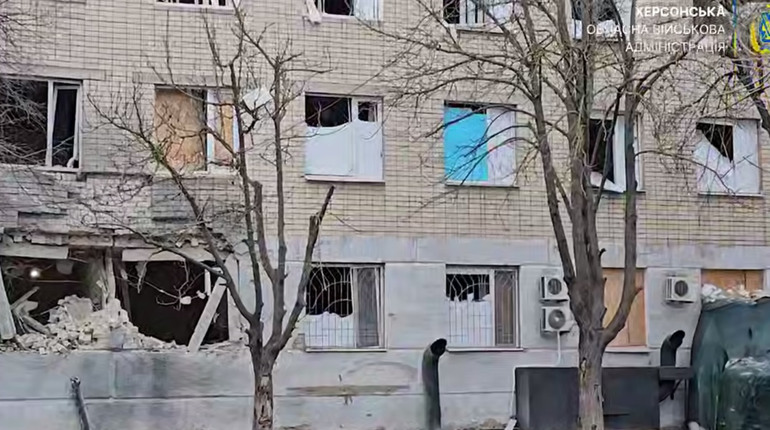 Росіяни обстріляли пологовий будинок у Херсоні, коли лікарі приймали пологи