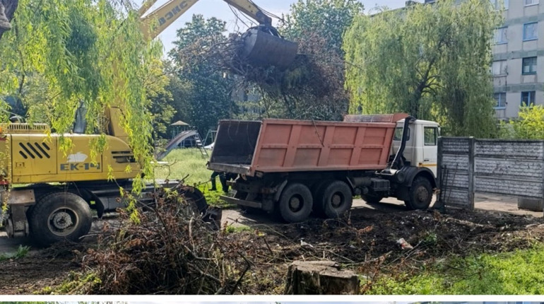 У Жовтих Водах розпочали вивіз великогабаритного сміття: мешканців закликають дотримуватись правил