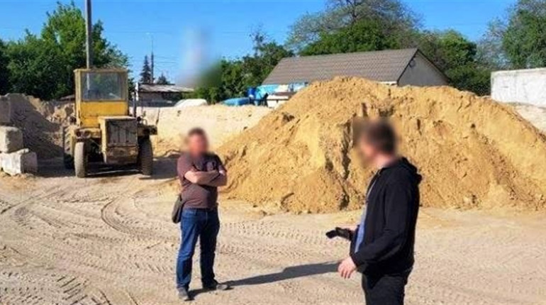 Незаконний кар'єр: за незаконний видобуток піску на Одещині судитимуть чотирьох людей