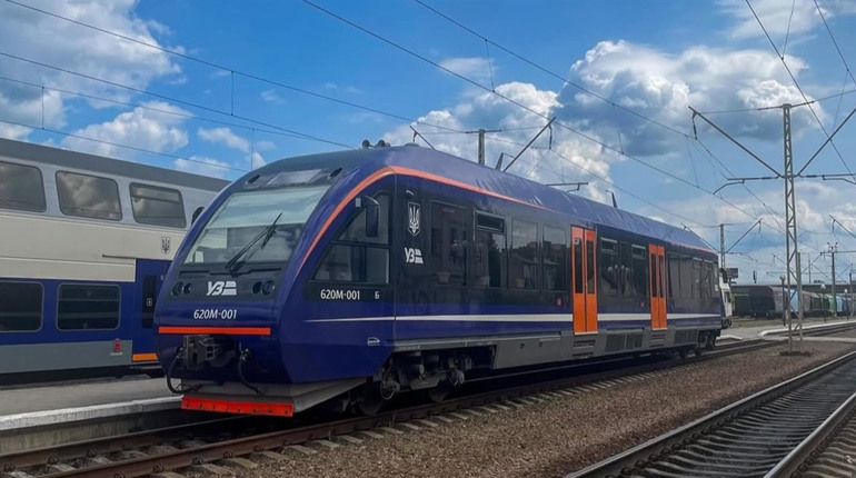 Вартість і розклад руху рейкового поїзда із Сарн у Львів змінились: що відомо