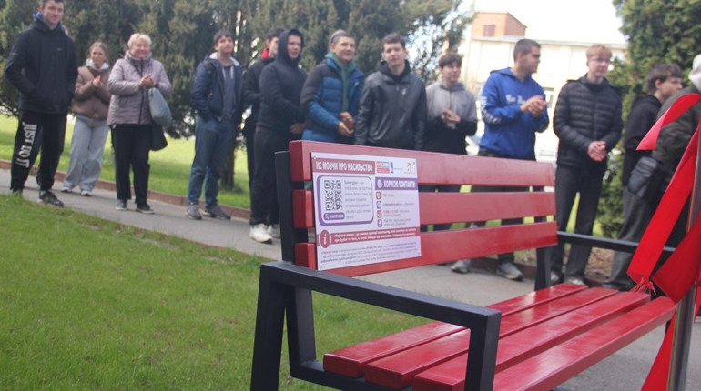 Не мовчи, не толеруй: у Калинівці встановили символ протидії насильству