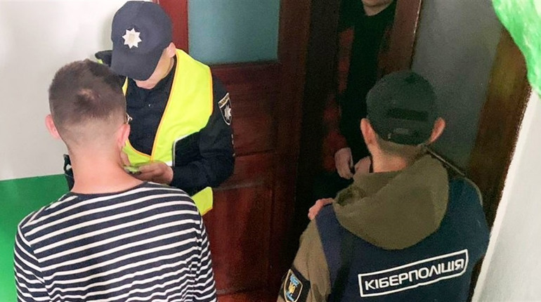Двадцятирічний шахрай з Первомайська продав волонтерам неіснуючу амуніцію