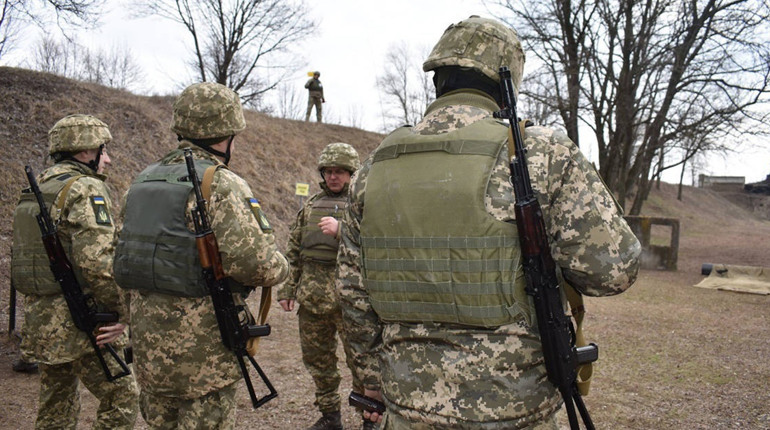 Вручення повісток, формування резерву, кого відправлятимуть на передову: що нового