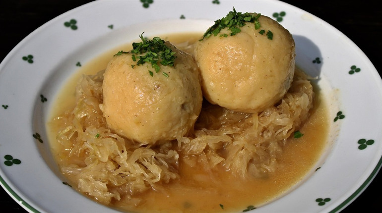 Страви з квашеної капусти: добірка рецептів для барчан