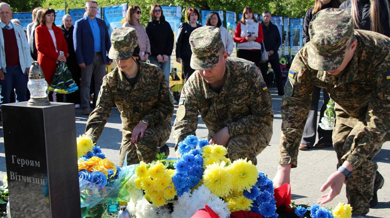 80 років перемоги над нацизмом: Нетішин вшанував героїв Другої світової війни