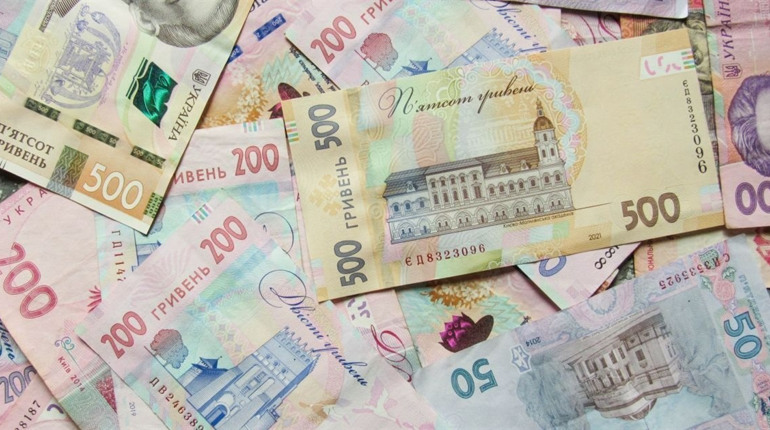 Тарифи, пенсії, мобільний зв'язок, нові умови від банків: яких змін чекати з 1 червня