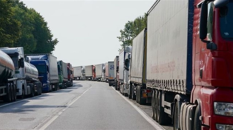 Вантажівкам тепер можна. На Одещині скасували обмеження на рух у денну пору доби