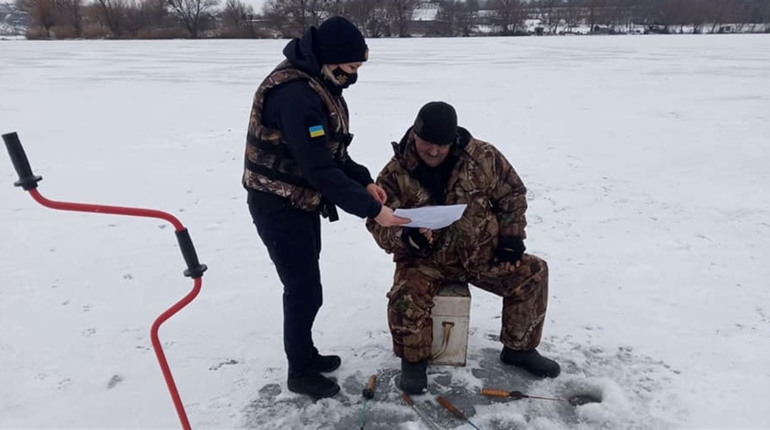 Нові правила рибальства з урахуванням безпекової ситуації: в Черкаській області окремі обмеження