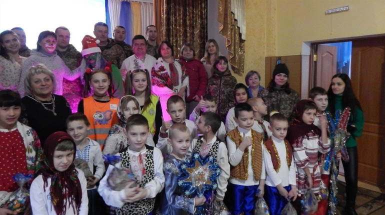 «Там ми відпочиваємо душею»: військові з Сарн приїхали з подарунками у спецшколу