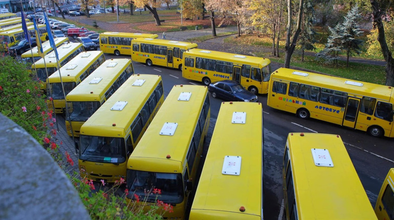 17 нових шкільних автобусів отримають громади Червоноградського району