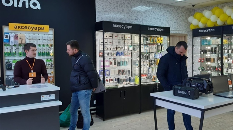 Що подарувати на 8 березня. Консультує продавець магазину "Мобіла"
