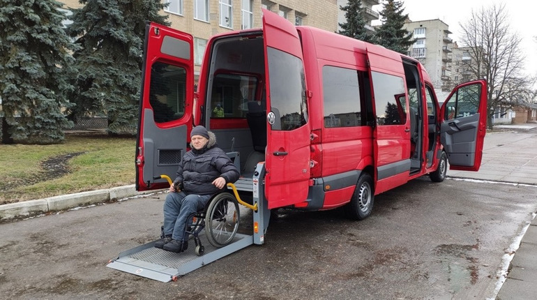 В Шостці з’явилось сучасне авто для перевезення людей з інвалідністю і лежачих хворих
