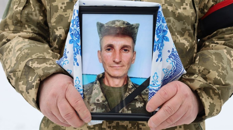 У Березі попрощалися з військовим Володимиром Понирком, який загинув на Донеччині