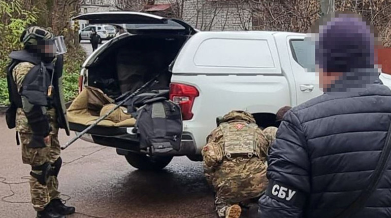 16-річній дівчині "замовили" підірвати саморобну бомбу в житловому мікрорайоні на Житомирщині