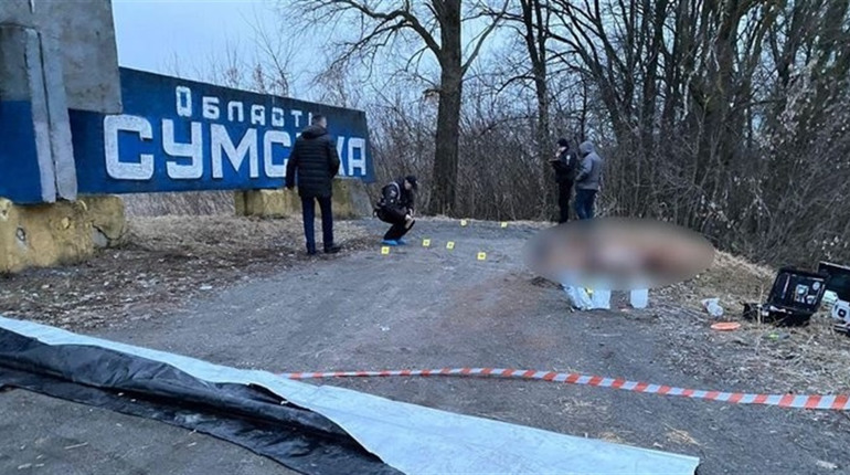 На межі Сумської та Чернігівської областей знайшли тіло людини. Поліція заявила про вбивство