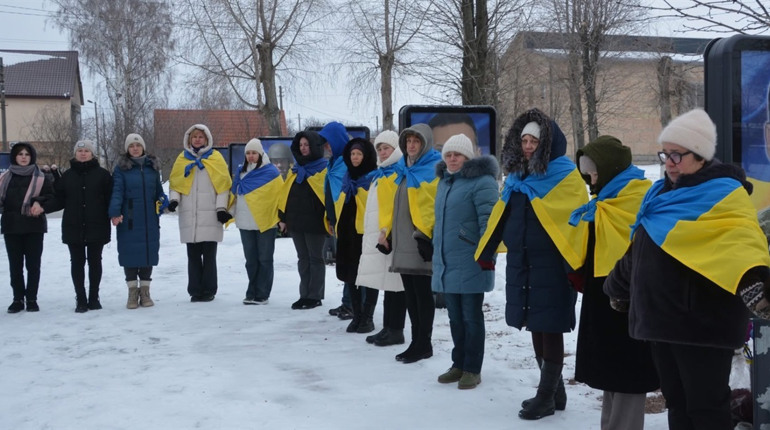 У Студениківській громаді відзначили День Соборності ланцюгом єдності та вшануванням Героїв
