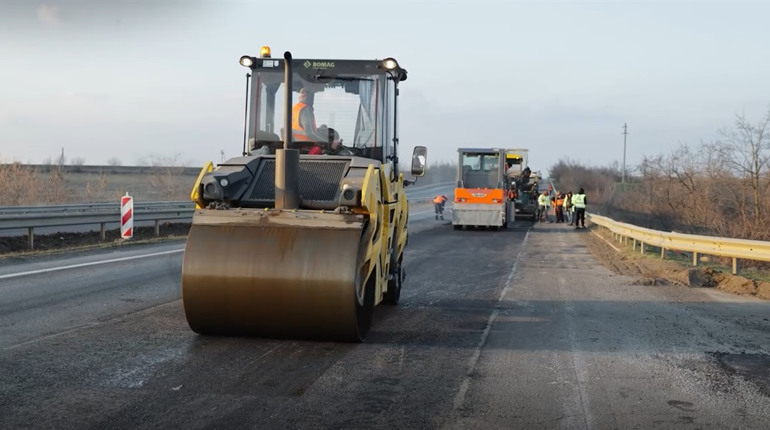 Рекордні темпи: на Одещині масово ремонтують стратегічні автодороги