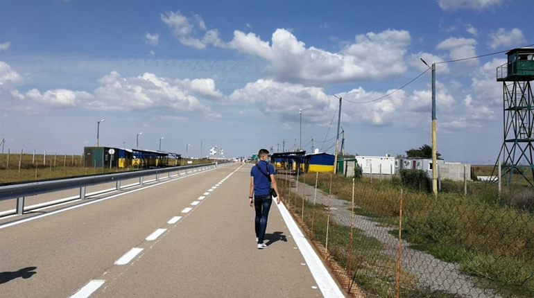 Для перетину адмінмежі з Кримом знов змінили правила. Хто тепер може не проходити самоізоляцію?