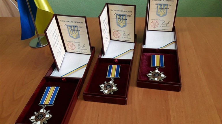 Двох захисників України зі Сватівського району нагородили орденами «За мужність» посмертно