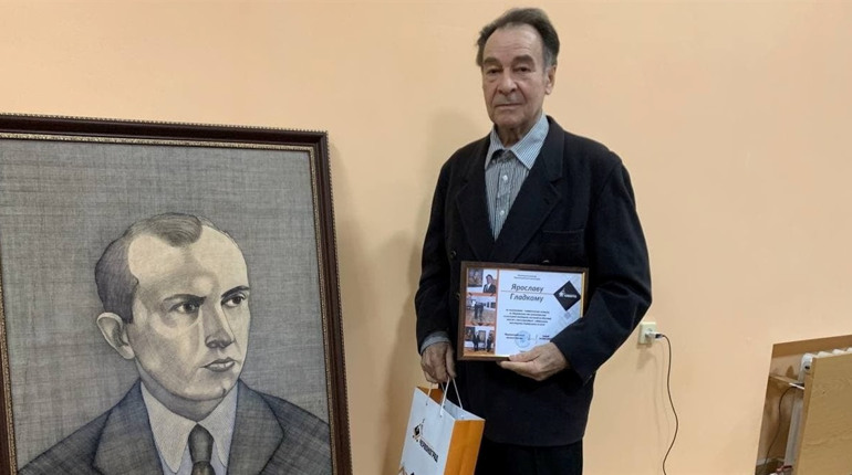 Знаний митець Ярослав Гладкий подарував Червонограду портрет провідника ОУН Степана Бандери
