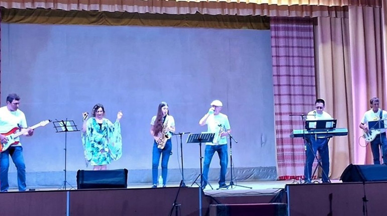 Вокально-інструментальному ансамблю "SUNSHINE BAND" присвоїли звання "народного"