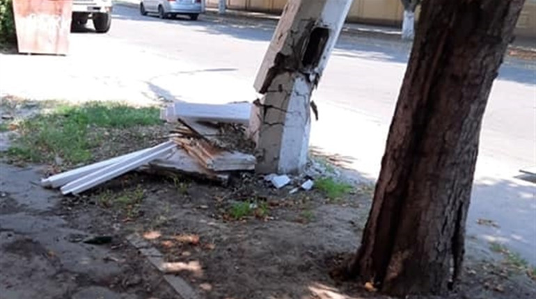 У центрі Херсона пошкоджена тролейбусна опора — як наразі курсують тролейбуси