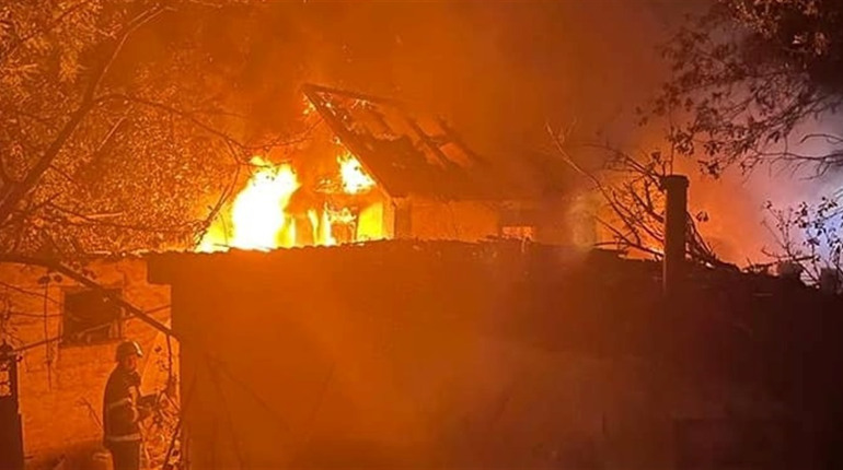Росіяни знову обстріляли Курахівську громаду. Під завалами опинився чоловік