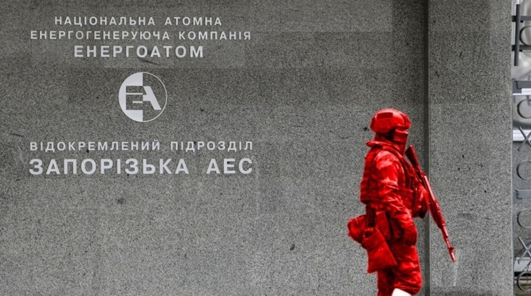 Російські загарбники планують "евакуювати" із ЗАЕС понад три тисячі працівників