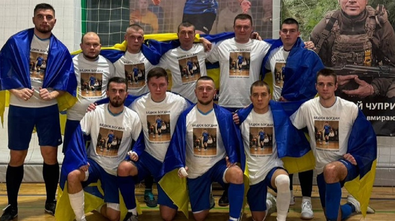 «Граємо для тебе, Богдане»: футболісти з Калинівки вшанували пам’ять загиблого товариша