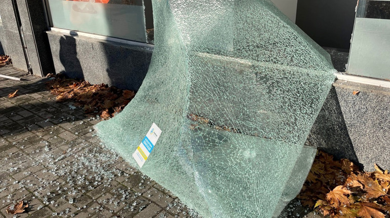 Ворог знову вдарив по середмістю Херсона, загинуло двоє людей