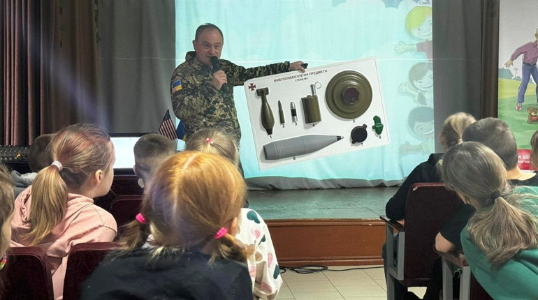 Мінна безпека: тематичне заняття для переяславських ліцеїстів провели члени ГО "Ліга офіцерів"