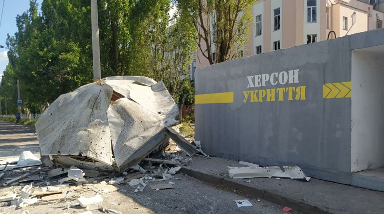 Масований обстріл Херсона: травмовано 23 людини, серед поранених троє дітей