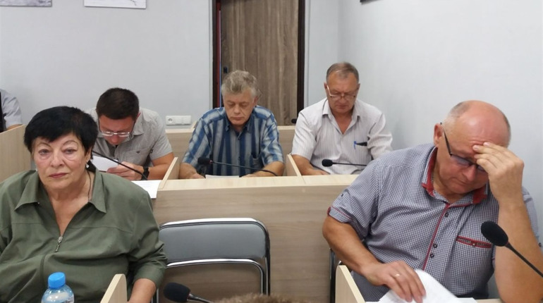 Позачергова сесія Сватівської міськради — допомога сватівчанам та стипендія вихователям
