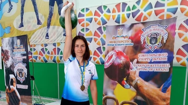 83 підйоми: поліцейська Оксана Рабош виборола чергове золото на чемпіонаті