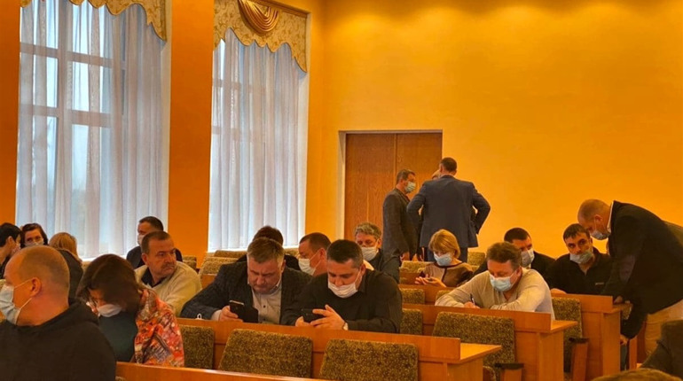 Перша сесія ради: як розділили посадові портфелі в Сарнах