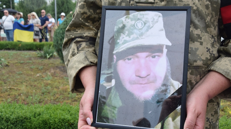 Майже рік чекала мати звісточки від єдиного сина… Нетішин попрощався з Героєм Юрієм Бабійчуком