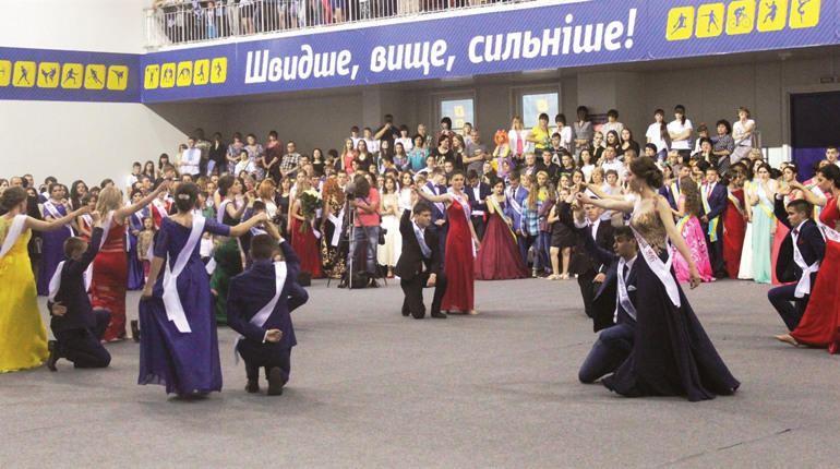 10 років тому: як випускники всіх ліцеїв Городка прощалися зі шкільним життям