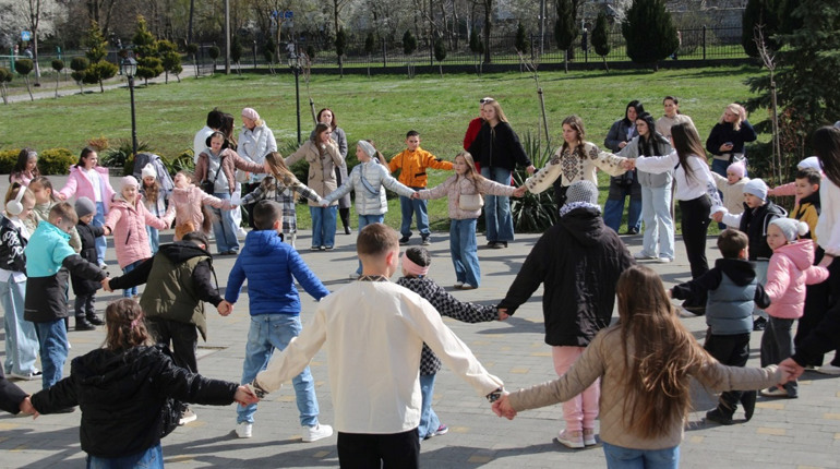 Як у Дрогобичі водили гаївки: добірка фото з храмів міста