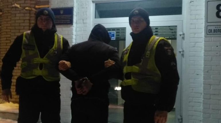 В Червонограді – чергове вбивство! На Тарнавського 32-річний раніше судимий чоловік вбив 72-річного
